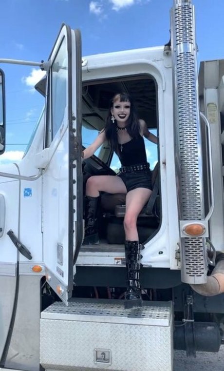 Gutknot xxx actress picture