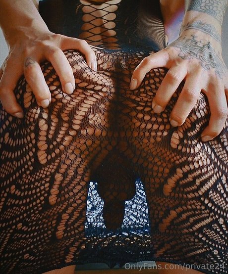 Julia Geltsman adult model pics