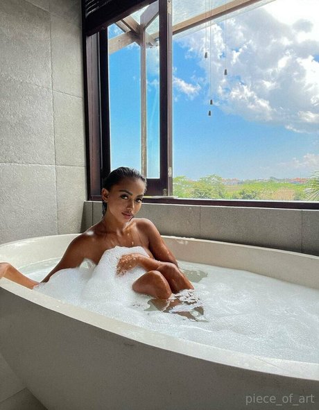 Carla PieceArt star adult photos