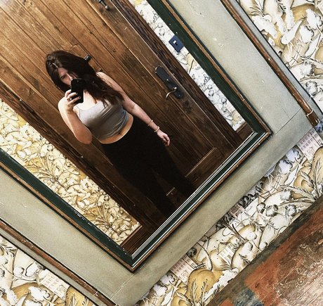 babe brunette onlyfans free nude photo