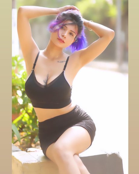 Annie Sharma star perfect gallery