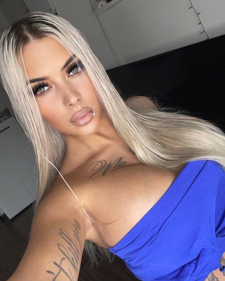 Deminecka_ Profile pic