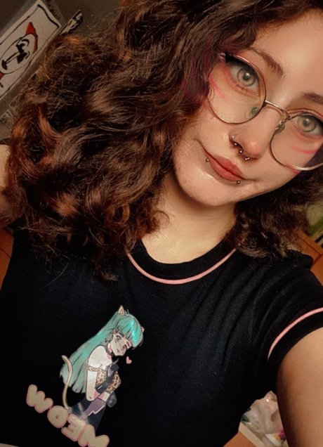 Nico Aroy sexy actress gallery