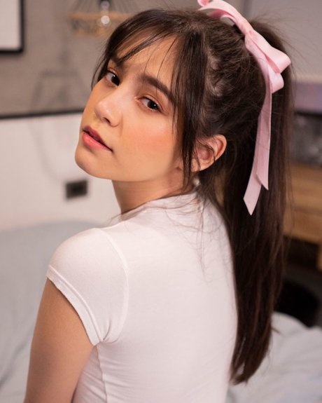 Isabelle Haris_ naked pornstar image