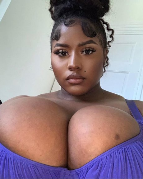 JeNelle Tucker star hot pics