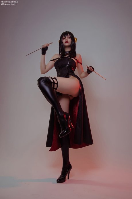 Kurumirori naked model pic