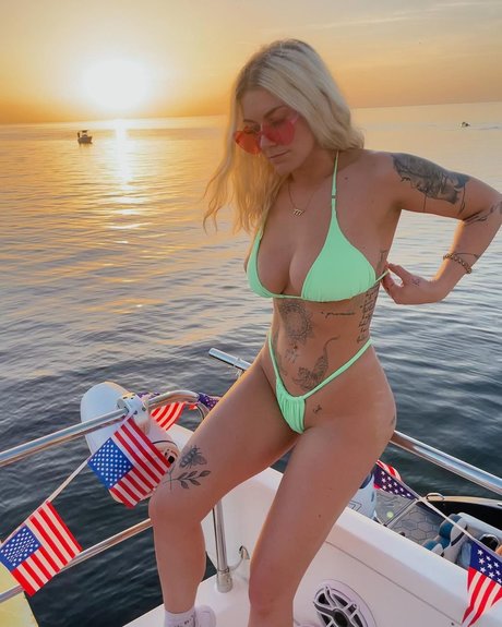 Taylor Hughs_ hd star img