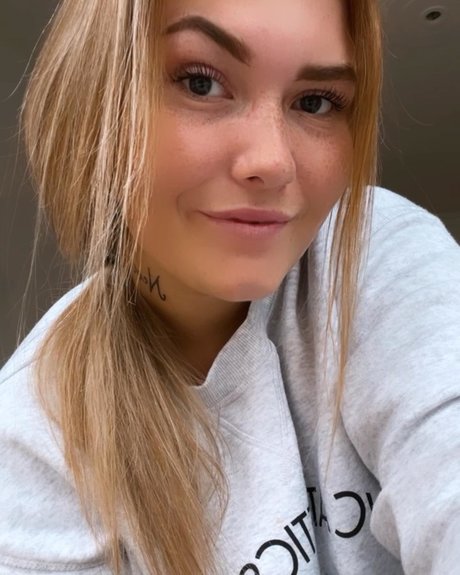 Vasana 20 naked pornstar photo