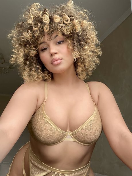 Valeria Vendetta pretty pornstar photo