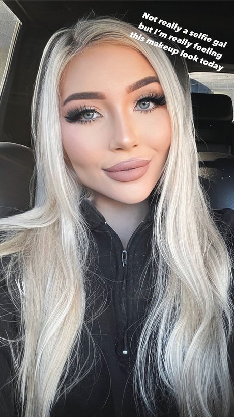 Brooke Michelle sexy model pic