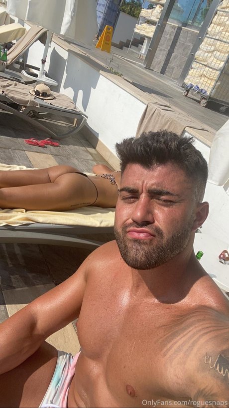 Emily Faye Miller naked actress picture