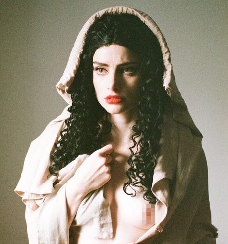 Rotten Queen model porn image