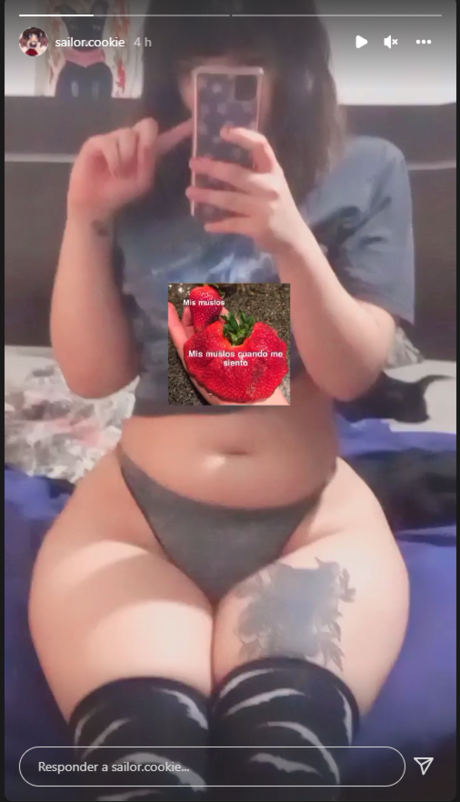 Sailor Cookie model naked photo