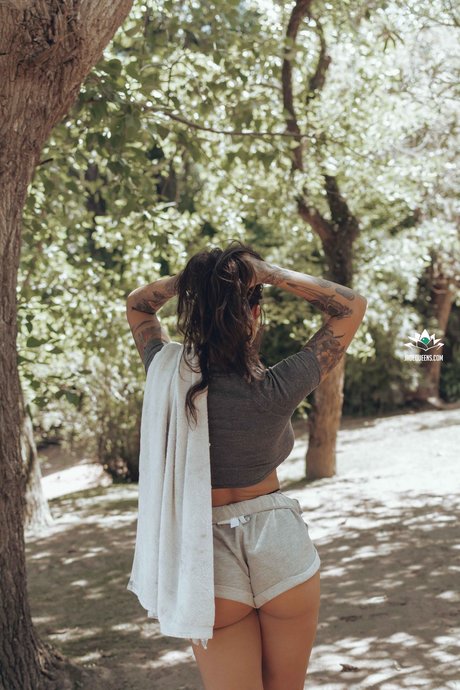 Evelyn Perez star art pic