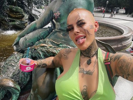 Leoni Baltz_ star xxx gallery