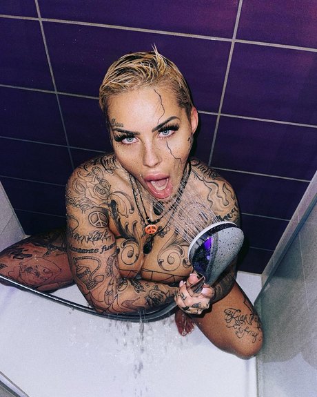 Leoni Baltz_ sex pornstar archive