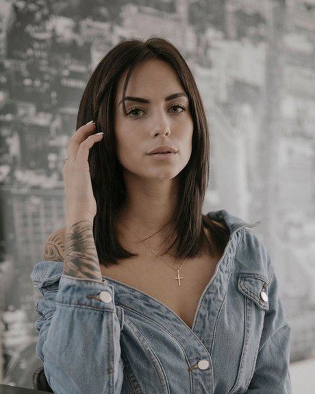 curvy solo onlyfans hot picture