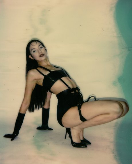 _Sad Samo nice model picture