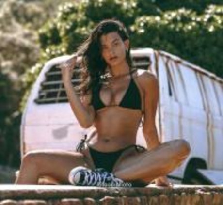 Caitlin Lamb hot actress img