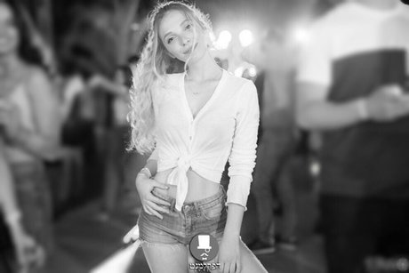 _Anna Bella naked actress img