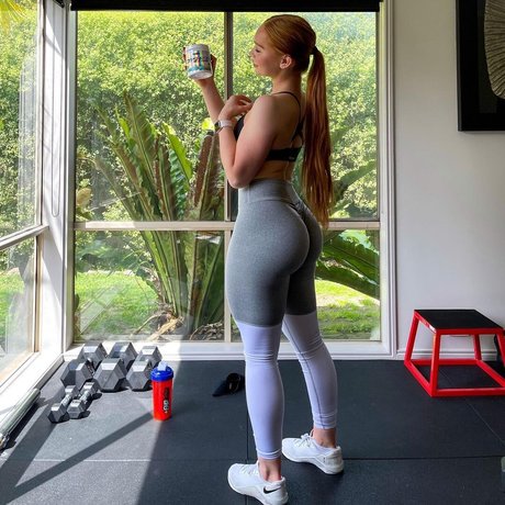 Amber J Smith star exclusive images