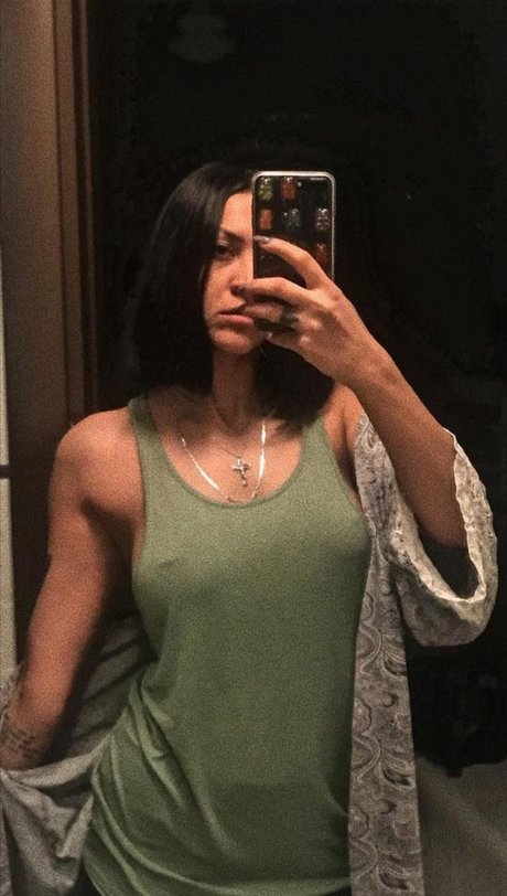 Egexbasoglu model nude picture