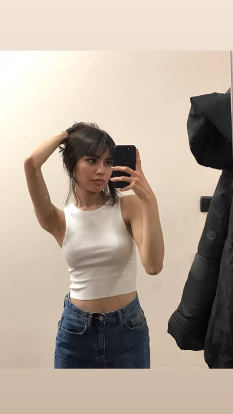 fingering squirt onlyfans nude photo