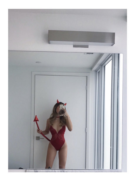 Kara Chan erotic actress pic