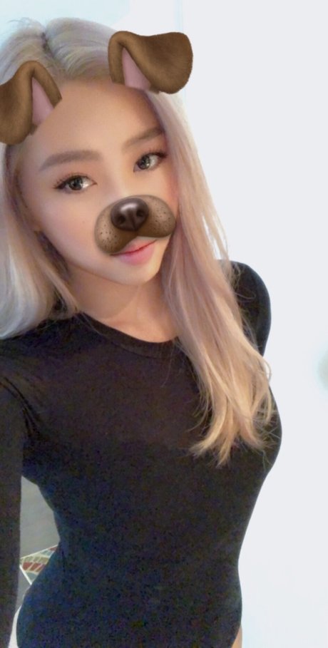 Kara Chan sexy star image