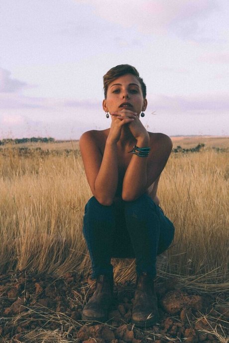 Tohar Frie sexy star photos