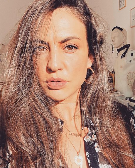 Plam V Hawly nudes model pics