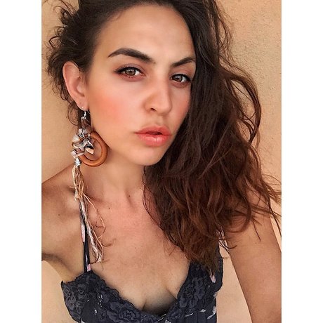 Plam V Hawly pretty pornstar gallery