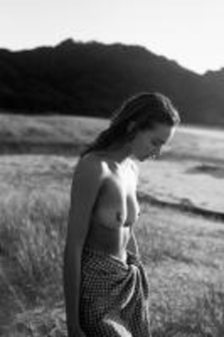 Nikki Hillier pretty model photos