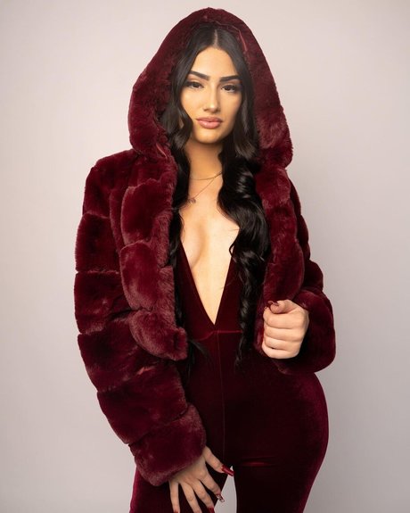 Diana Malchanovich_ naked model picture