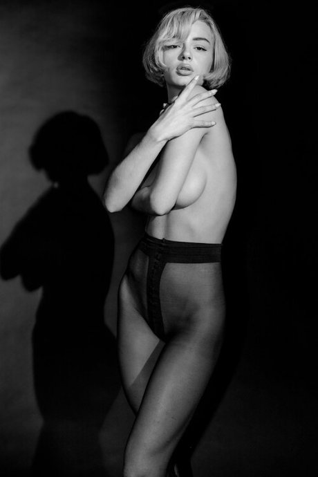 Roxane Eylaud_ art actress galleries