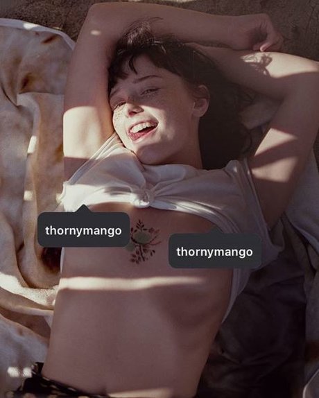 Suzieson model naked pics