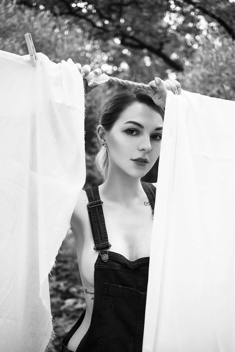 Dear Iris hd actress photo