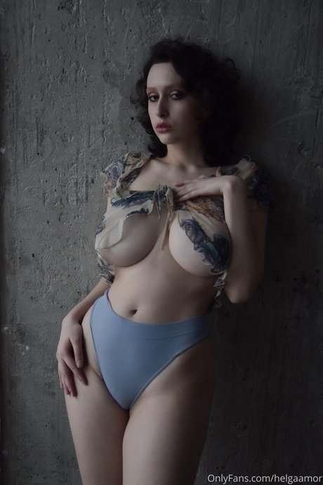 Helga Amor hot actress img