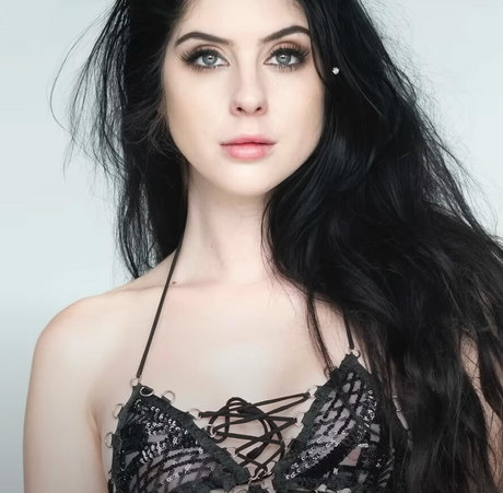 Bec Paws_ naked model picture