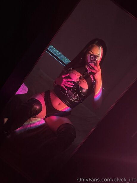 Blvck Ino model erotic img