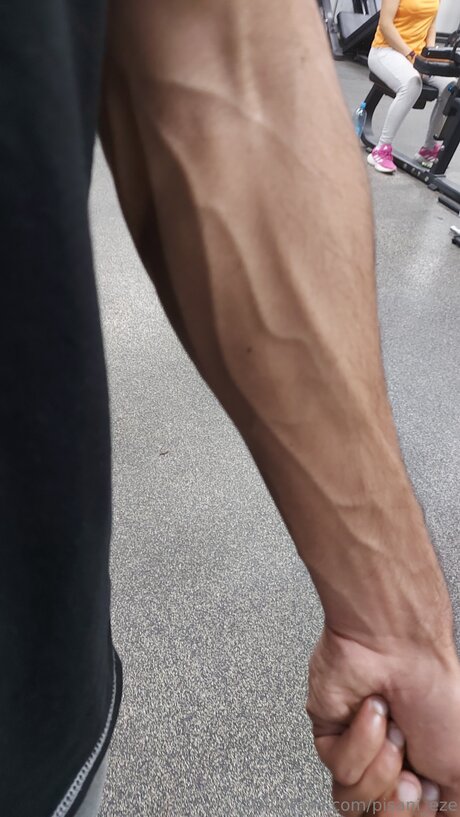 Big Eze23 model high quality picture