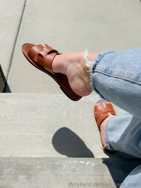 Ali Toes Soles free model gallery