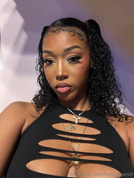 Frenchtoestt pornstar naked photos