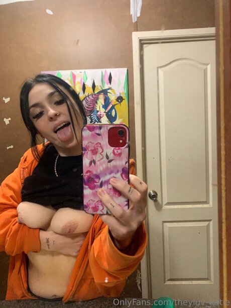 Theyluv Katie erotic star img