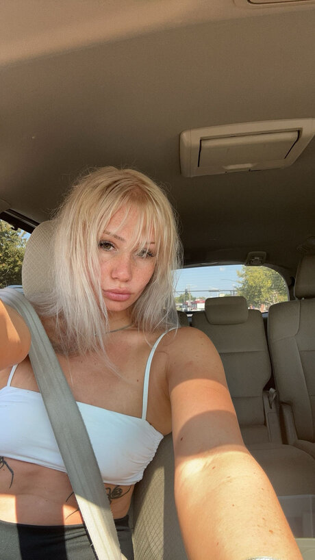 Daisyyy222 nude actress pic