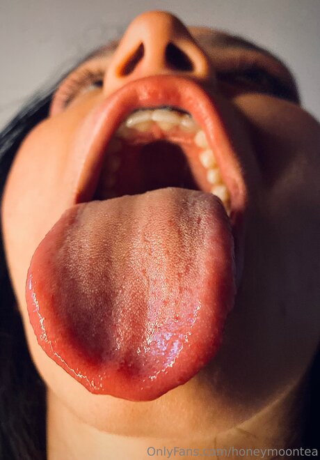 Honeymoontea nude model image