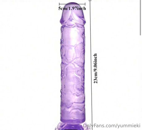 Yummieki art actress picture