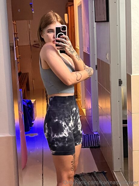 Karinaskinlovers erotic pornstar gallery