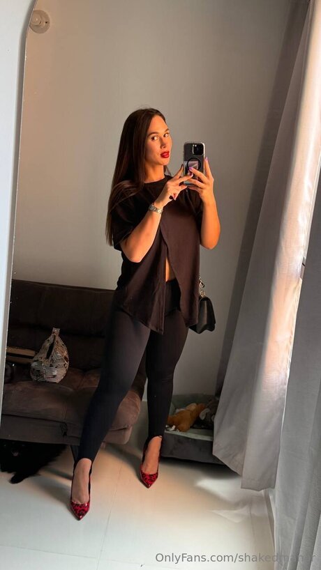 Shakedmanor beautiful model pictures