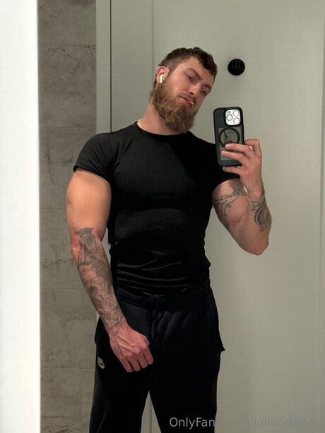 Juliandalton erotic model gallery